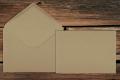 [370702] Briefhüllen 156x220 mm Nassklebend Strukturiert Taupe 100 g/qm
